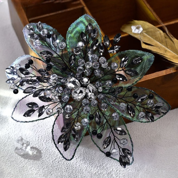 Crystal Rhinestone Hairpin ā Bohemian Flower Hair Clip for Brides & Parties