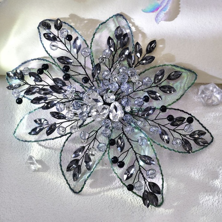 Crystal Rhinestone Hairpin ā Bohemian Flower Hair Clip for Brides & Parties