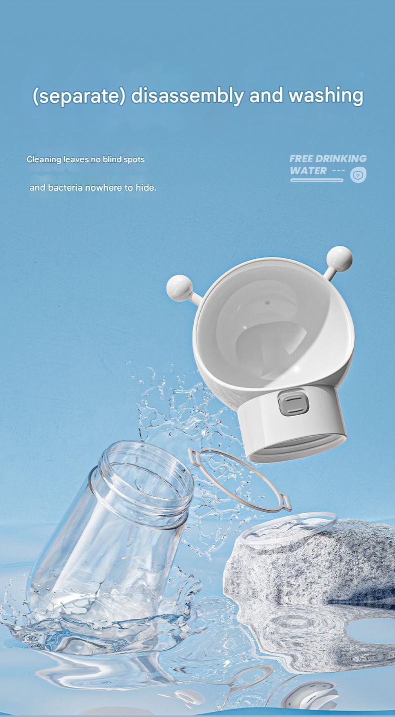 Product with text on disassembly and washing against a blue background