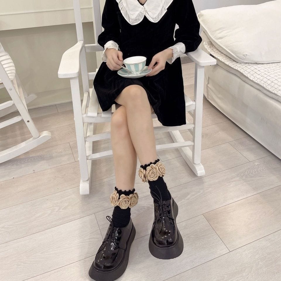 Flower Socks – Black & White Ankle Socks with 3D Rose Embroidery, Cute Vintage Korean Style