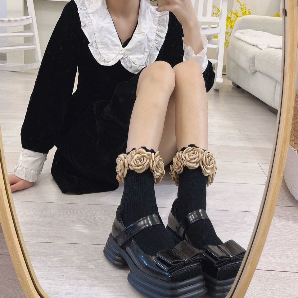 Flower Socks – Black & White Ankle Socks with 3D Rose Embroidery, Cute Vintage Korean Style