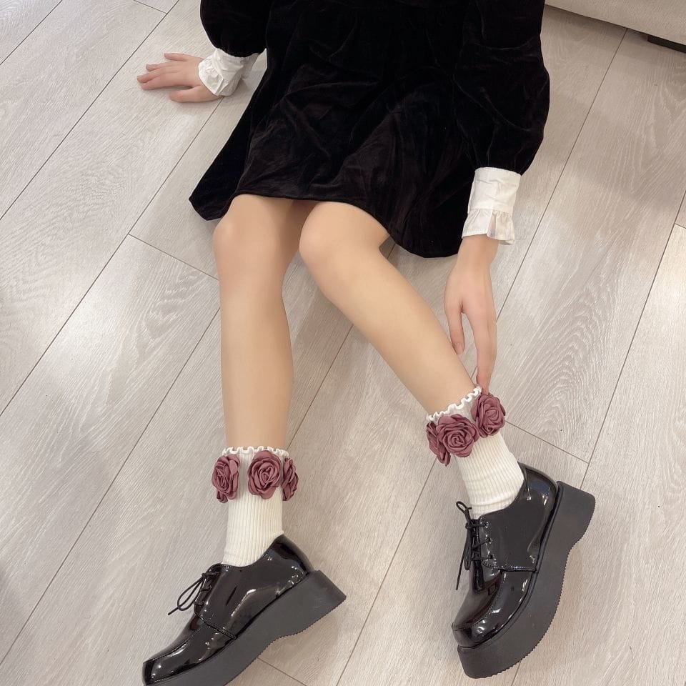 Flower Socks – Black & White Ankle Socks with 3D Rose Embroidery, Cute Vintage Korean Style