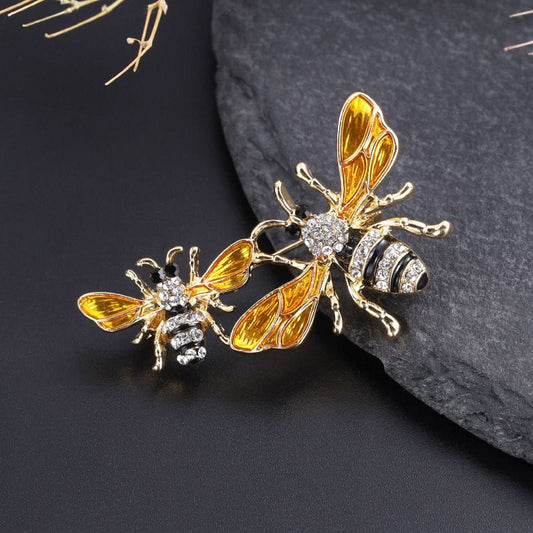 Bee Rhinestone Brooch Pin – Elegant Gold & Crystal Insect Jewelry for Women, Men & Gifts