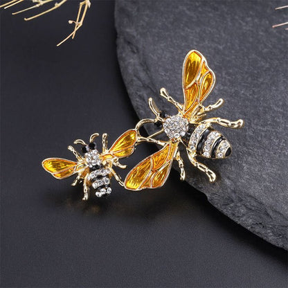 Bee Rhinestone Brooch Pin – Elegant Gold & Crystal Insect Jewelry for Women, Men & Gifts