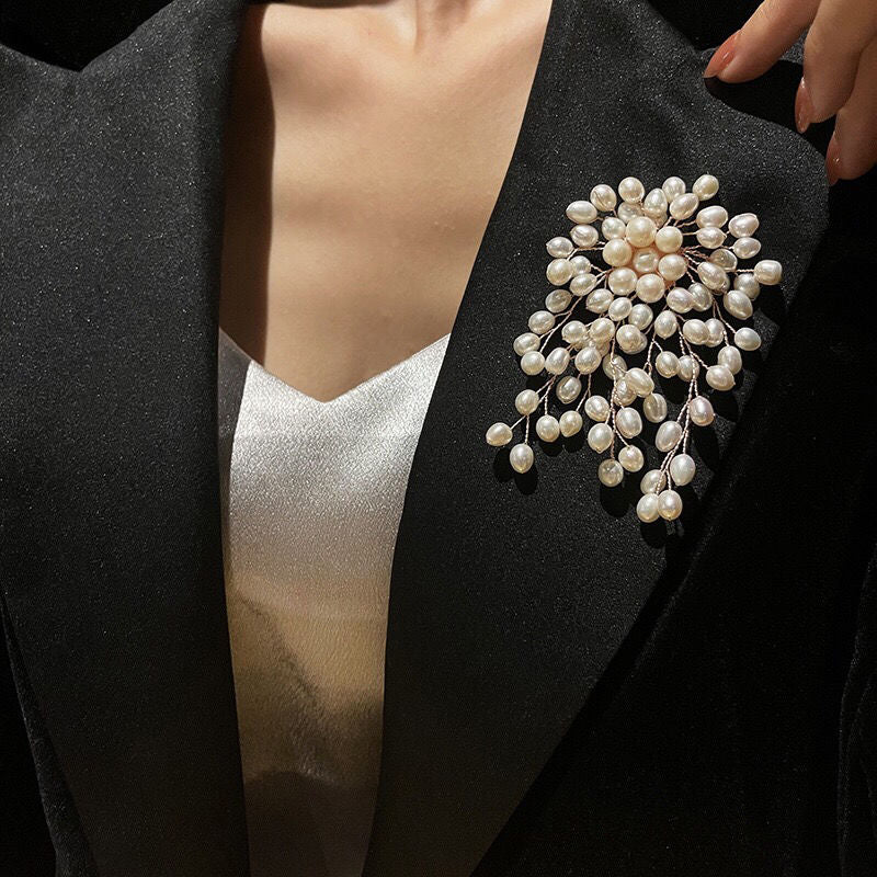 Luxury Handmade Pearl Flower Brooch – Elegant Bridal & Party Jewelry Pin