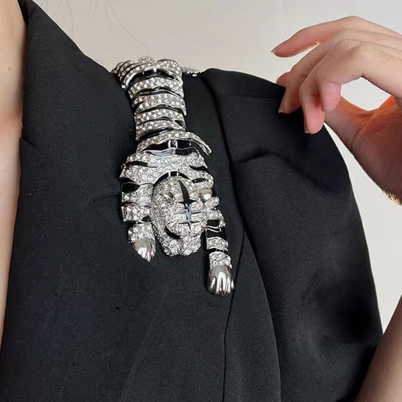 Luxury Tiger Crystal Brooch Pin – Rhinestone Animal Jewelry for Women & Men