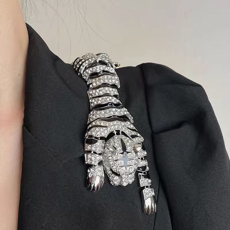 Luxury Tiger Crystal Brooch Pin – Rhinestone Animal Jewelry for Women & Men