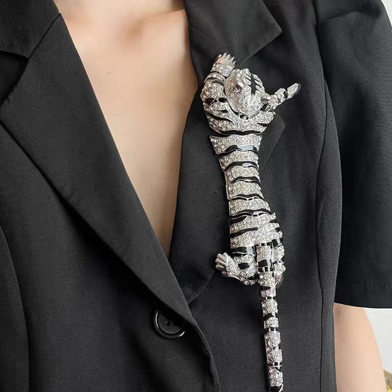 Luxury Tiger Crystal Brooch Pin – Rhinestone Animal Jewelry for Women & Men
