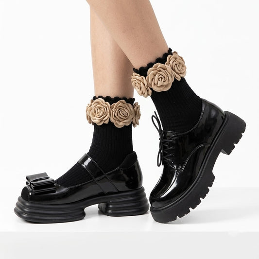 Flower Socks – Black & White Ankle Socks with 3D Rose Embroidery, Cute Vintage Korean Style