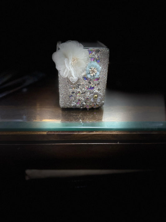 FleureLuxe Bloom Holder – Crystal White Edition