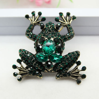 Emerald Sovereign Frog Brooch – Regal Crystal Emblem