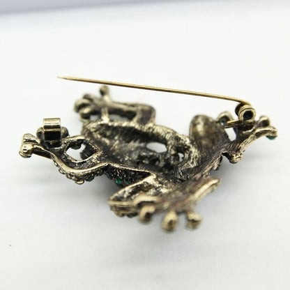 Emerald Sovereign Frog Brooch – Regal Crystal Emblem