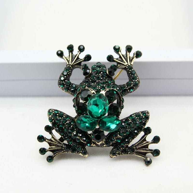 Emerald Sovereign Frog Brooch – Regal Crystal Emblem