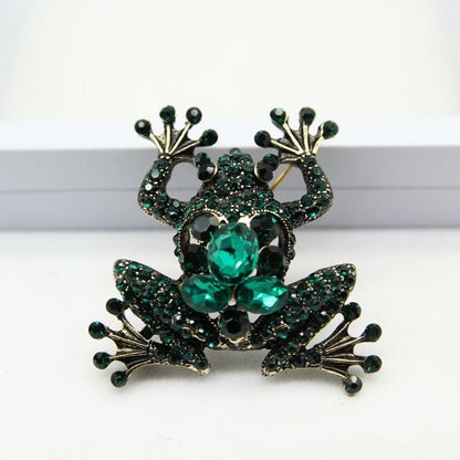 Emerald Sovereign Frog Brooch – Regal Crystal Emblem