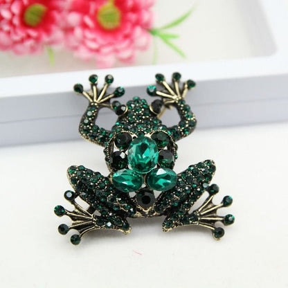 Emerald Sovereign Frog Brooch – Regal Crystal Emblem